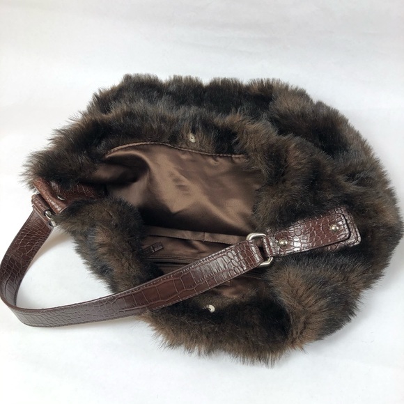 Bath and Body Works Women’s Faux Fur Shoulder Bag - Picture 8 of 11